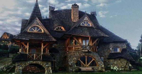 RCS Wooden Fairytale Cottage